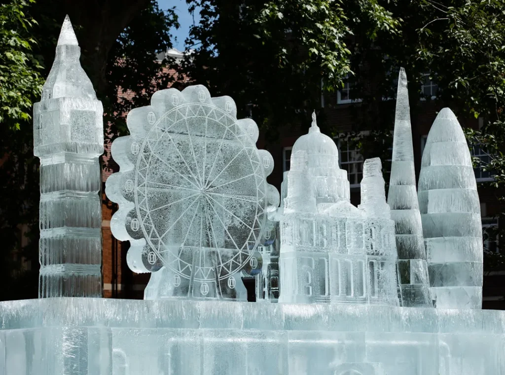 E.ON works with MHP Group on the campaign called let's clear the air to face pollution, this time showing an ice sculpture of the London skyline.